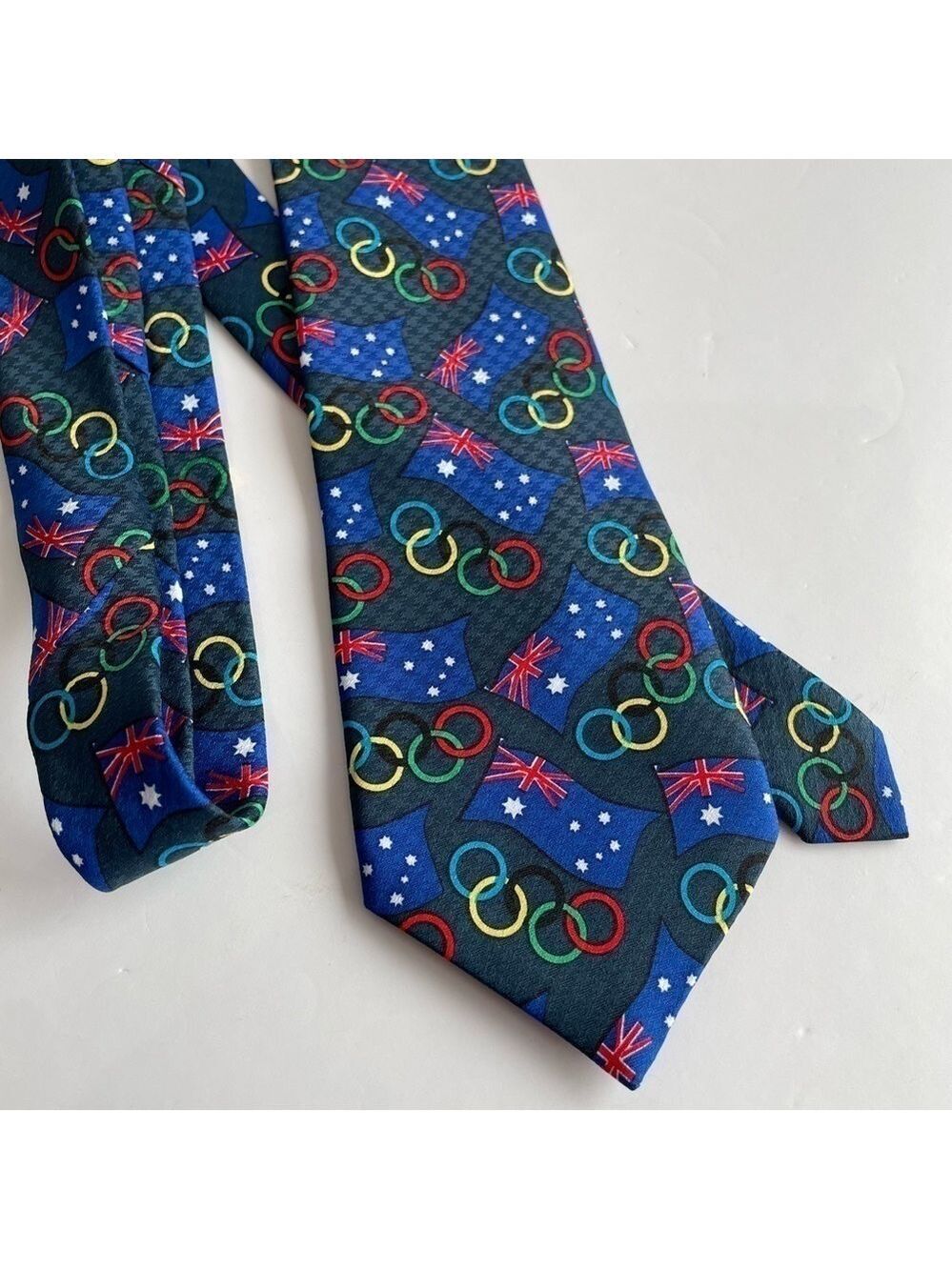 Hollygreen 2000 Australian Olympics Tie Rings Sports Blue Red Novelty Flag EUC